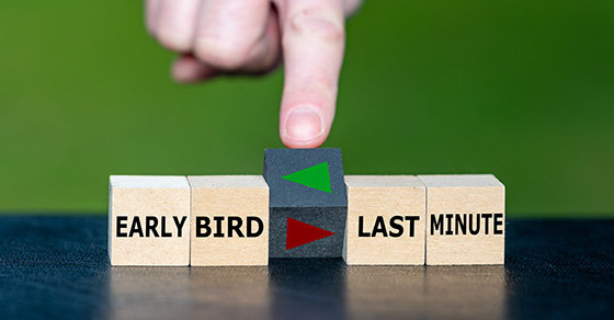 image of blocks with words. The first words are "early bird" and the last words are "last minute". In between is a block with an arrow that either points to "early bird" or "last minute"